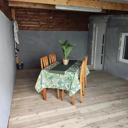 Plain Pied Avec Terrasse Couverte 20m Wifi Et Smart Tv Apartment