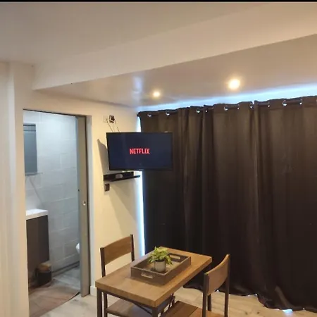 Plain Pied Avec Terrasse Couverte 20m Wifi Et Smart Tv Lägenhet